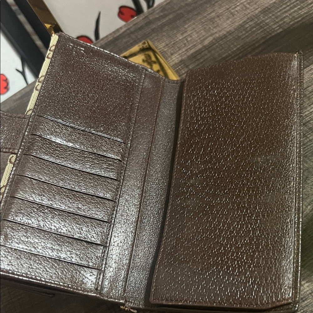 ⭐️Gucci Beige and Brown Monogram Wallet - Picture 8 of 14